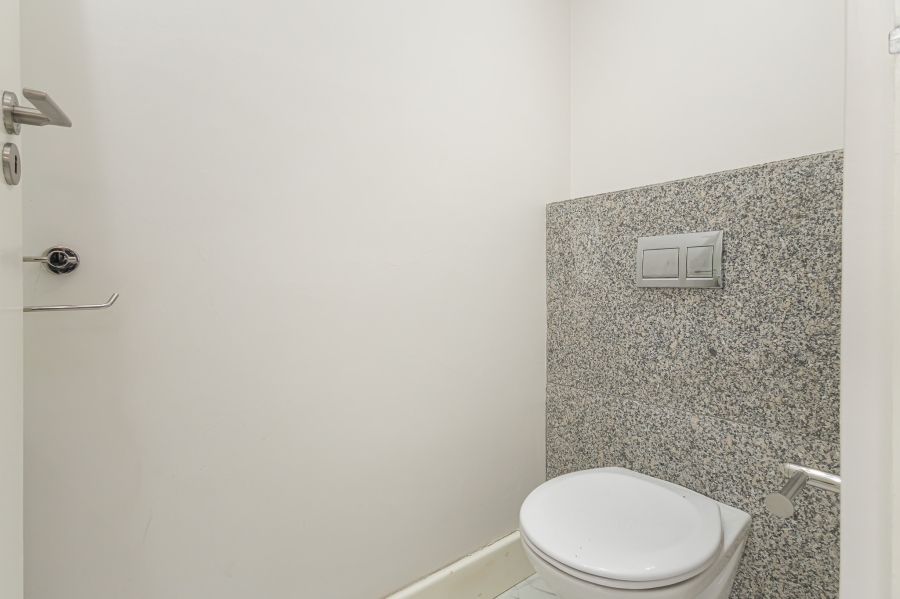 To Let 1 Bedroom Property for Rent in Sea Point Western Cape